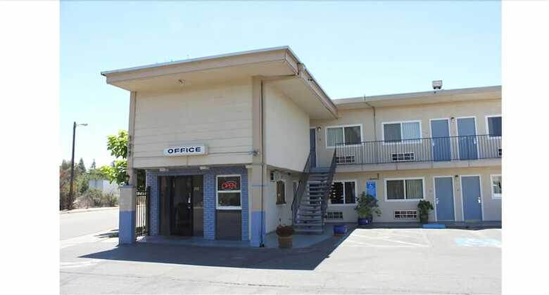 Motel Parkway Inn