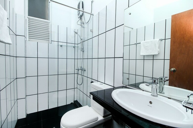 Hotel Oyo 387 Iddamal Apartments
