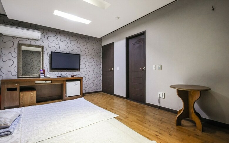Hotel Motel Khan