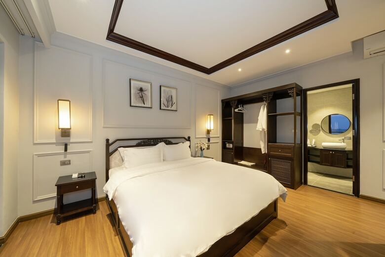 Eco Lux Riverside Hotel