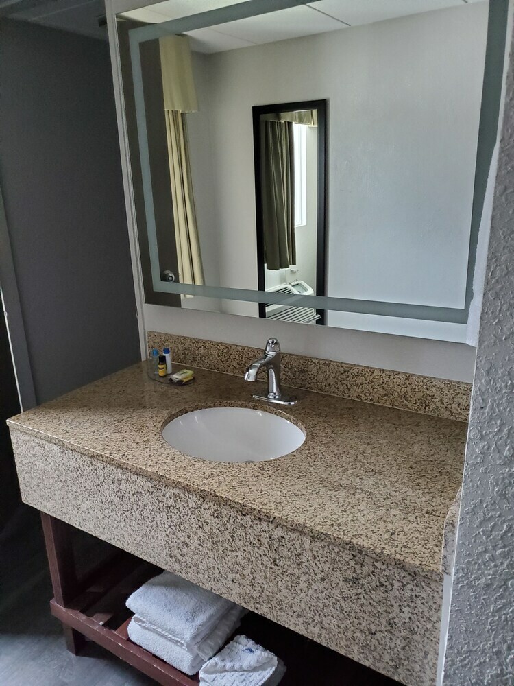 Hotel Quality Inn & Suites