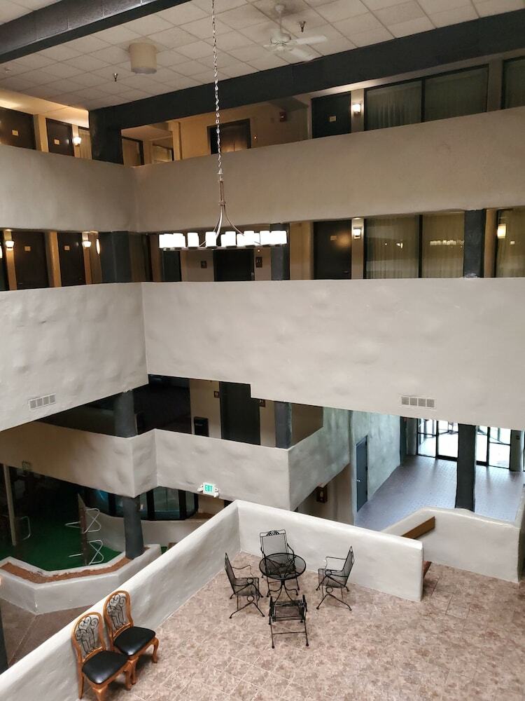 Hotel Quality Inn & Suites