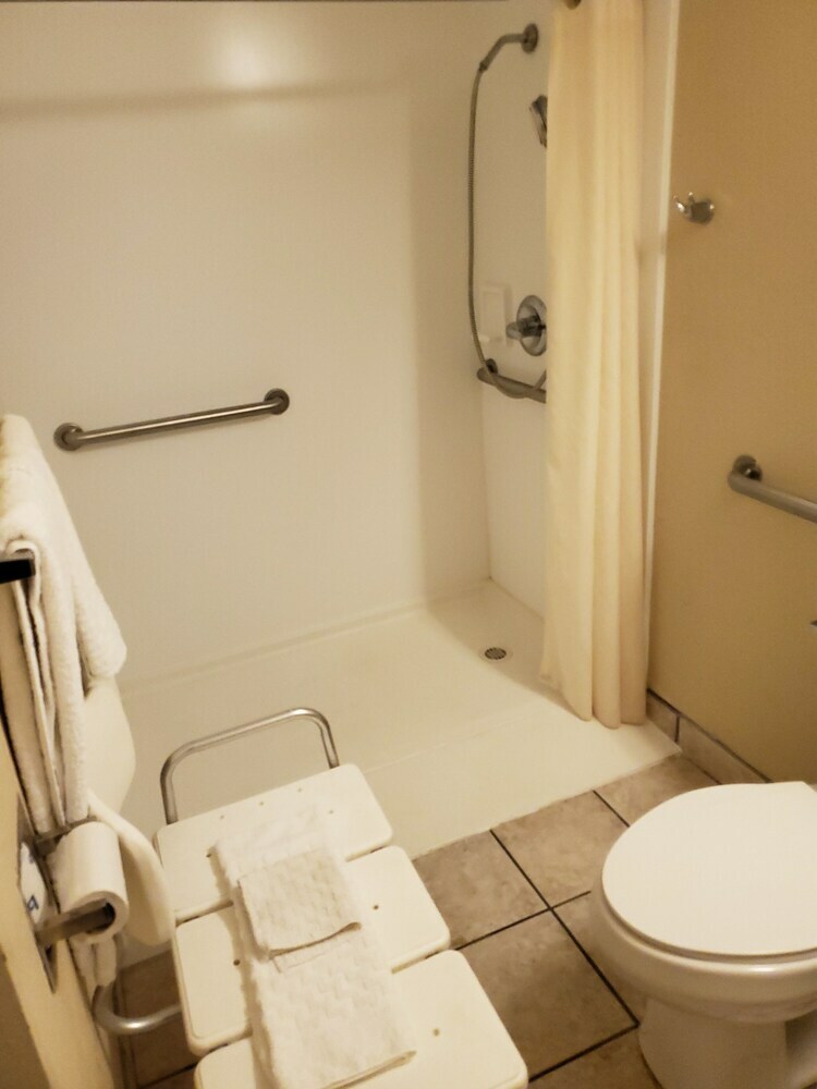 Hotel Quality Inn & Suites