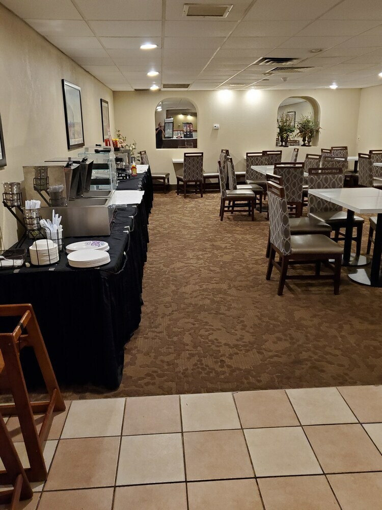Hotel Quality Inn & Suites