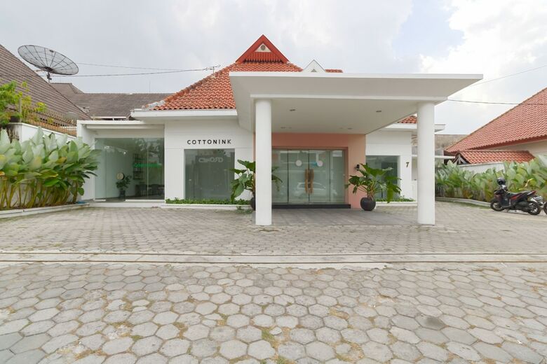 Hotel Reddoorz Plus @ Demangan Gejayan