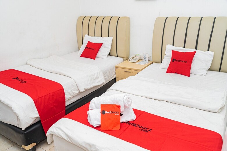Hotel Reddoorz Plus @ Cibogo Puncak 3