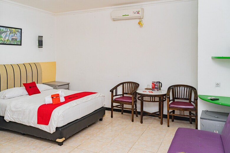 Hotel Reddoorz Plus @ Cibogo Puncak 3
