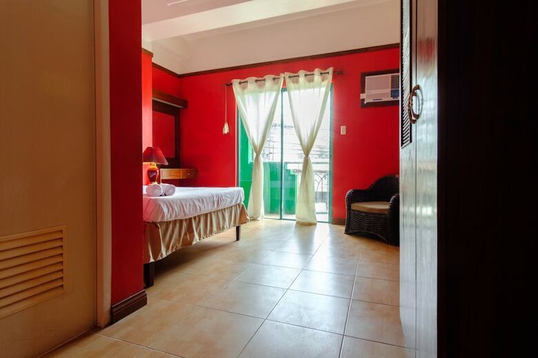Hotel Reddoorz @ Ramos Lacson Street
