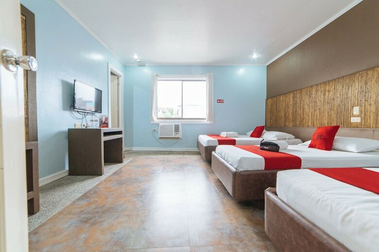 Hotel Reddoorz @ N Roldan Street