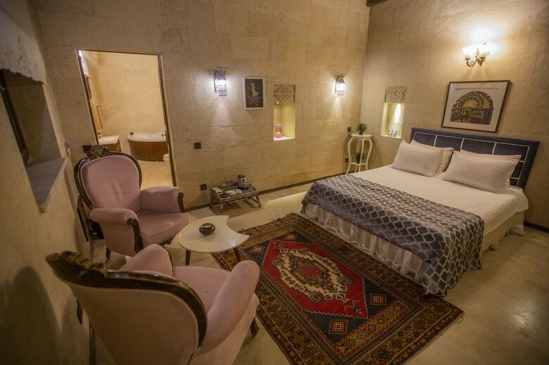 Aurora Cave Hotel