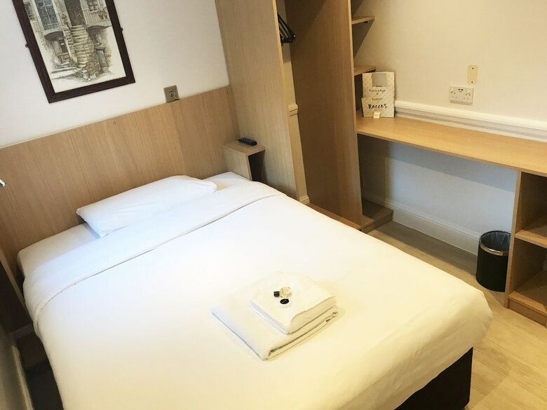 Gidea Park Hotel
