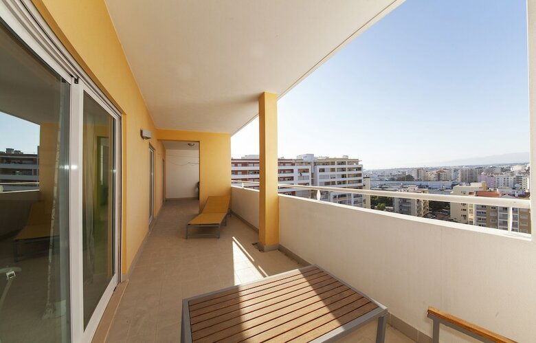 B44 - Alto Do Quint�o Central Apartment