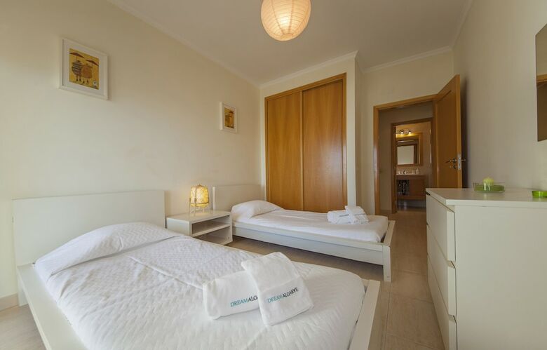 B44 - Alto Do Quint�o Central Apartment