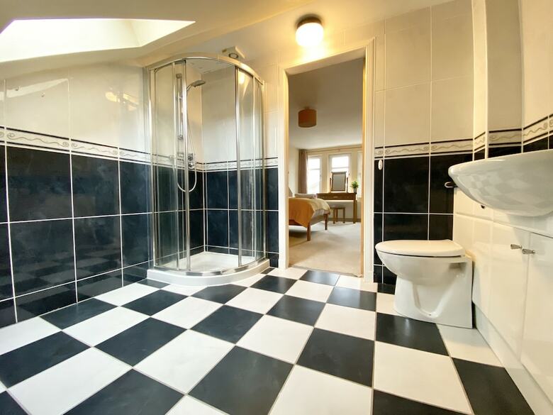Cloverfield Rooms
