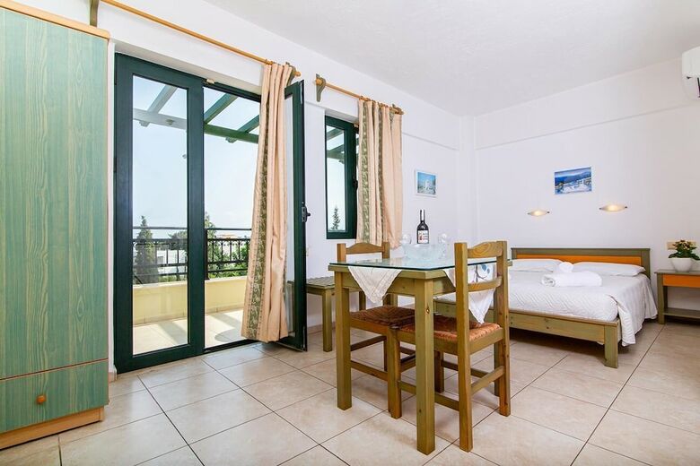 Aparthotel Dionysos Apartments & Studios