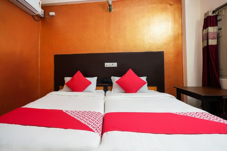 Hotel Oyo 44275 Three Castles Executive