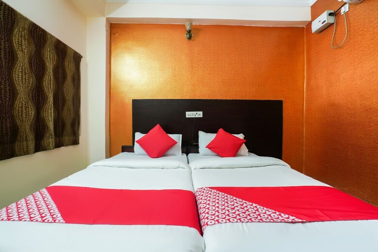 Hotel Oyo 44275 Three Castles Executive