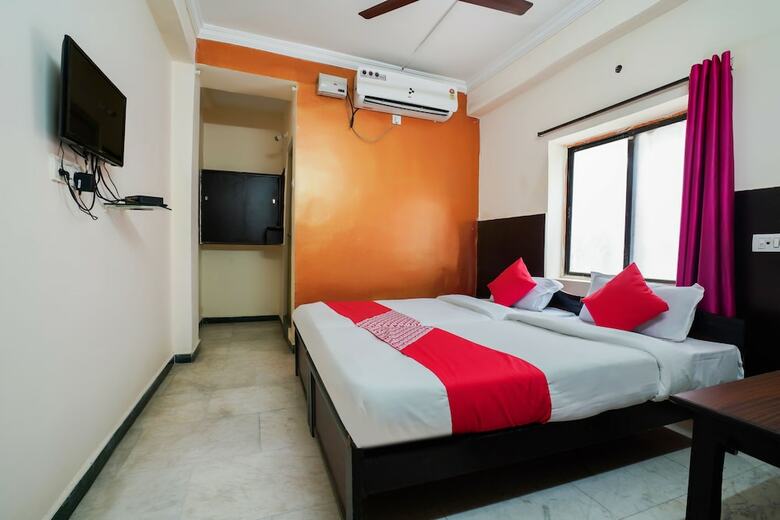 Hotel Oyo 44275 Three Castles Executive