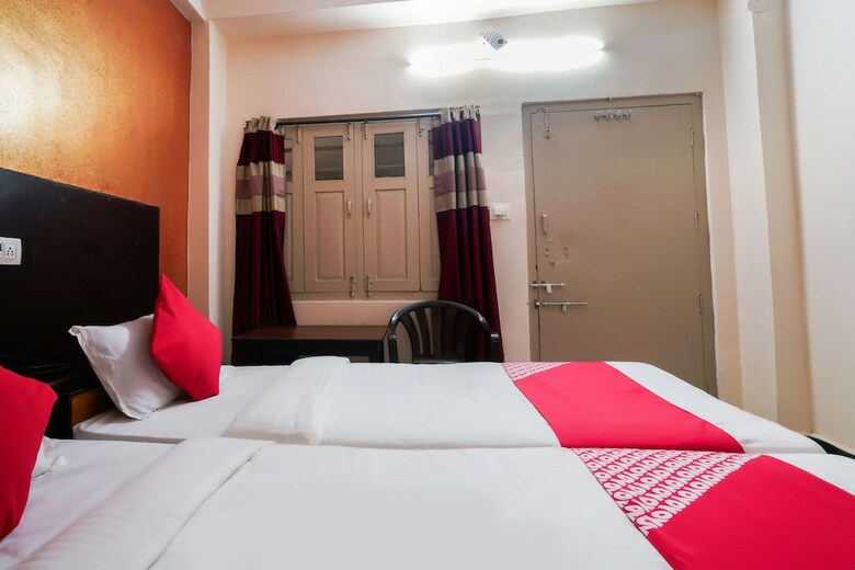 Hotel Oyo 44275 Three Castles Executive