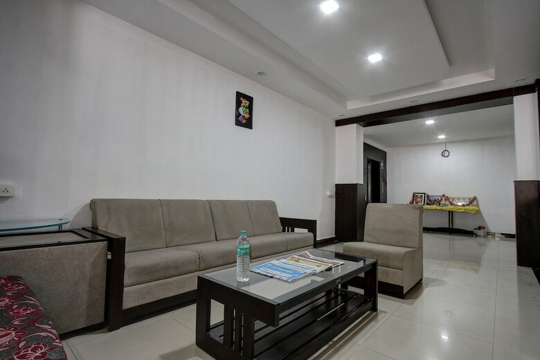 Capital O 46699 Hotel Insta