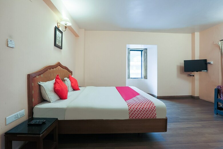 Oyo 48910 Hotel Blue Bird