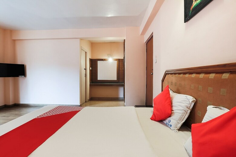 Oyo 48910 Hotel Blue Bird