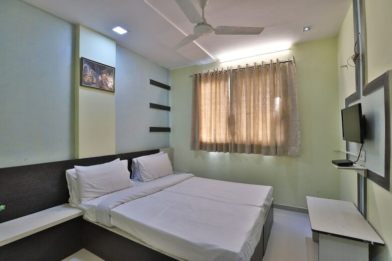Spot On 41987 Hotel Sai Palace