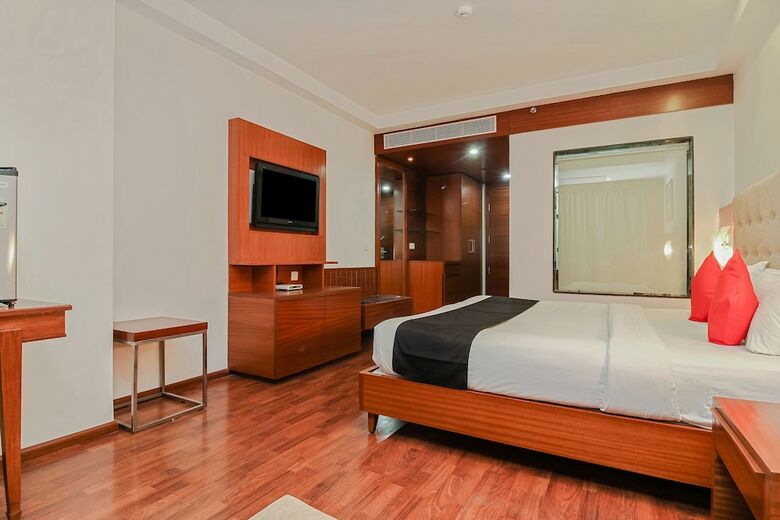 Capital O 35958 Hotel Lake View