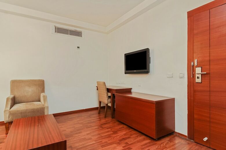 Capital O 35958 Hotel Lake View