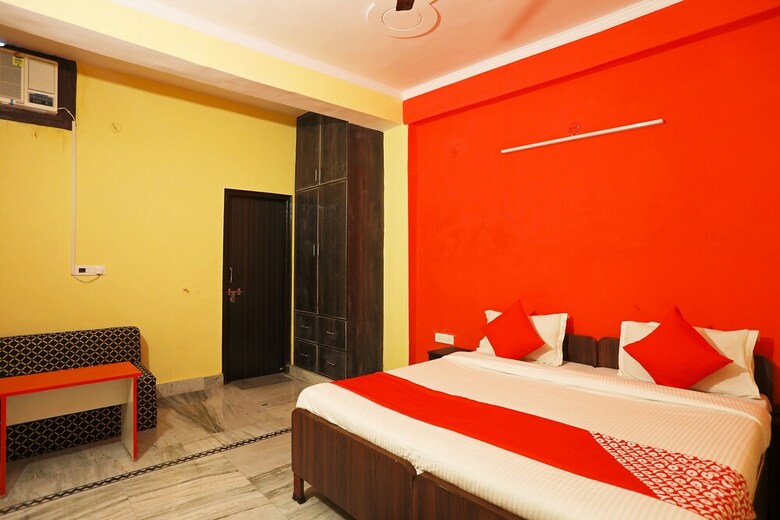 Hotel Oyo 42405 Noida Relax