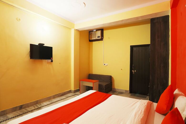 Hotel Oyo 42405 Noida Relax