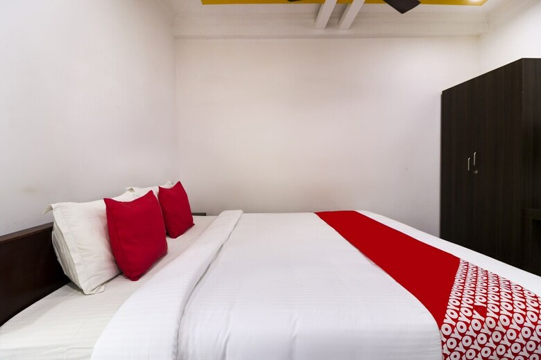 Hotel Oyo 60030 R R Residency