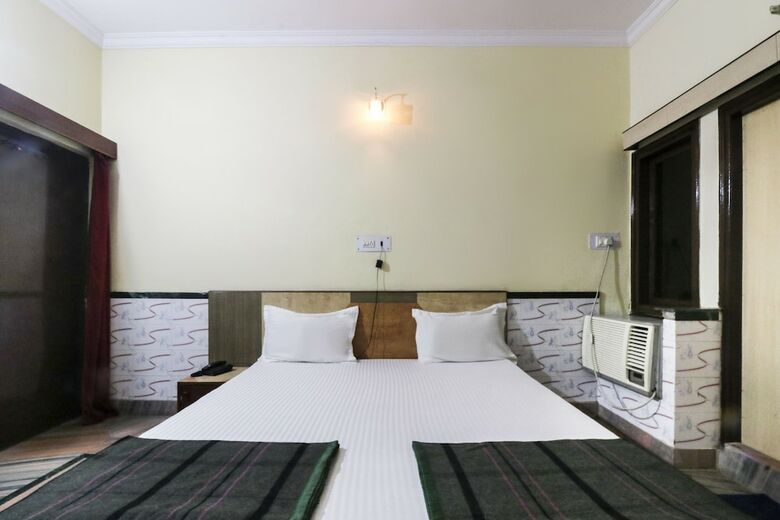 Spot On 49918 Hotel Ganapati