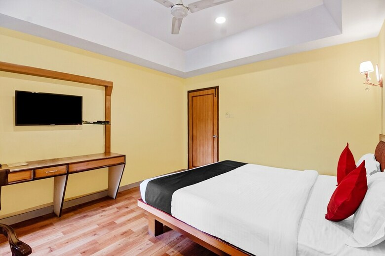 Capital O 49411 Hotel Anmol Continental