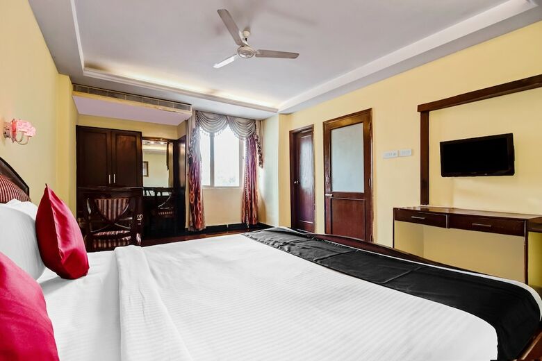 Capital O 49411 Hotel Anmol Continental