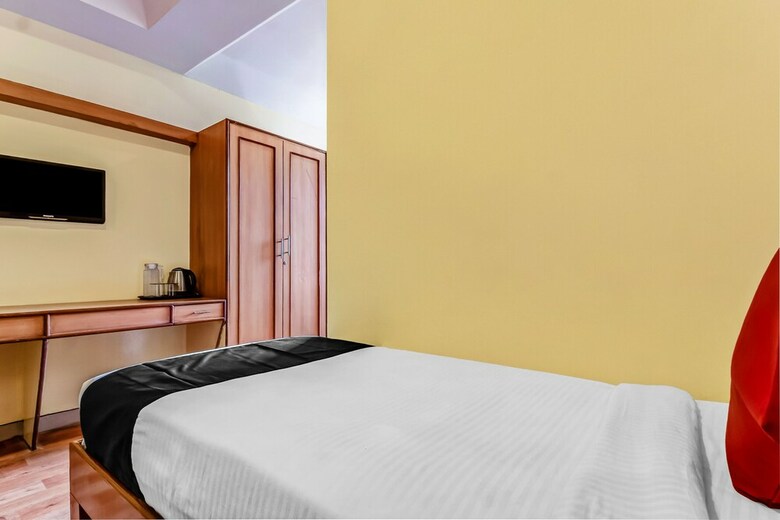 Capital O 49411 Hotel Anmol Continental