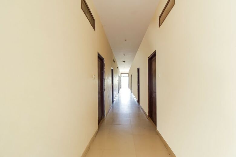 Hotel Spot On 60292 Shri United