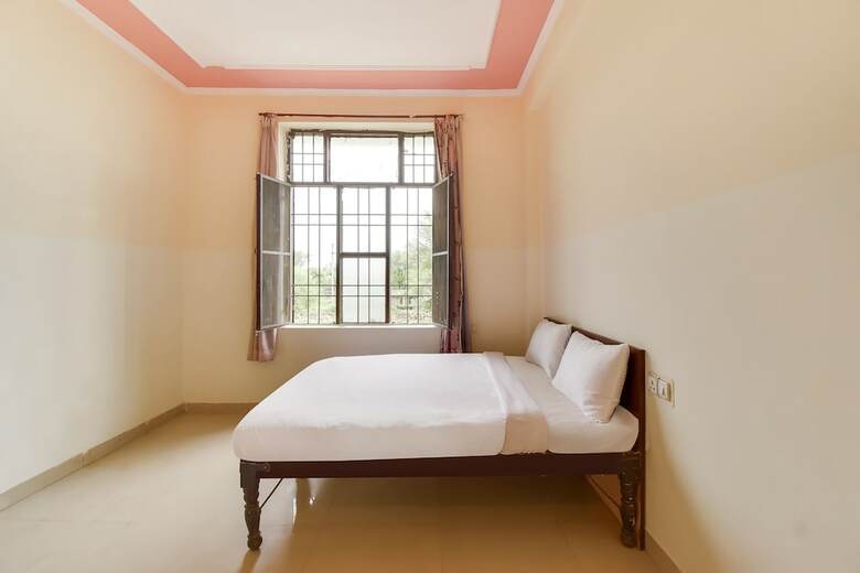 Hotel Spot On 60292 Shri United