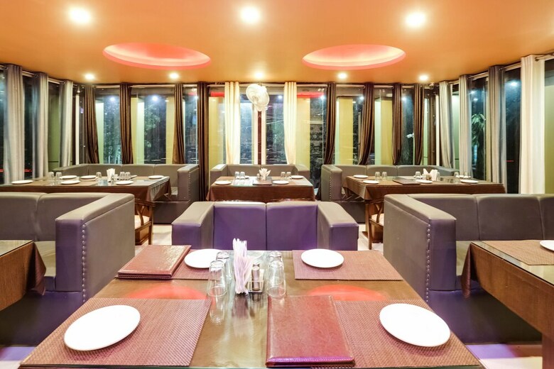 Oyo 40476 Hotel Devi Darbar