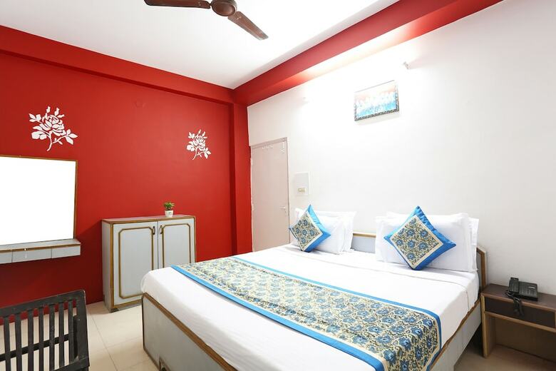 Spot On 35573 Hotel Classic