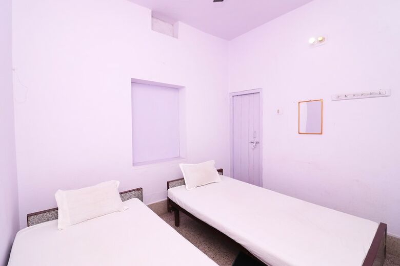 Spot On 44992 Hotel Swapnapuri