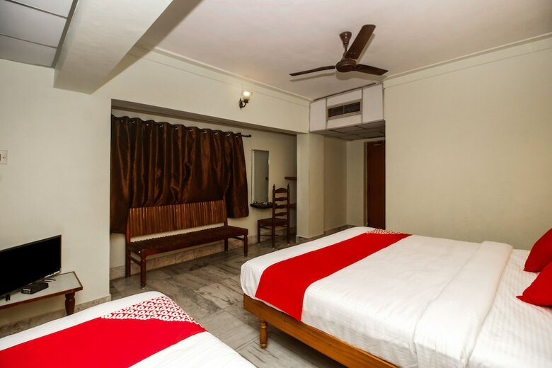 Oyo 33399 Hotel Alwin