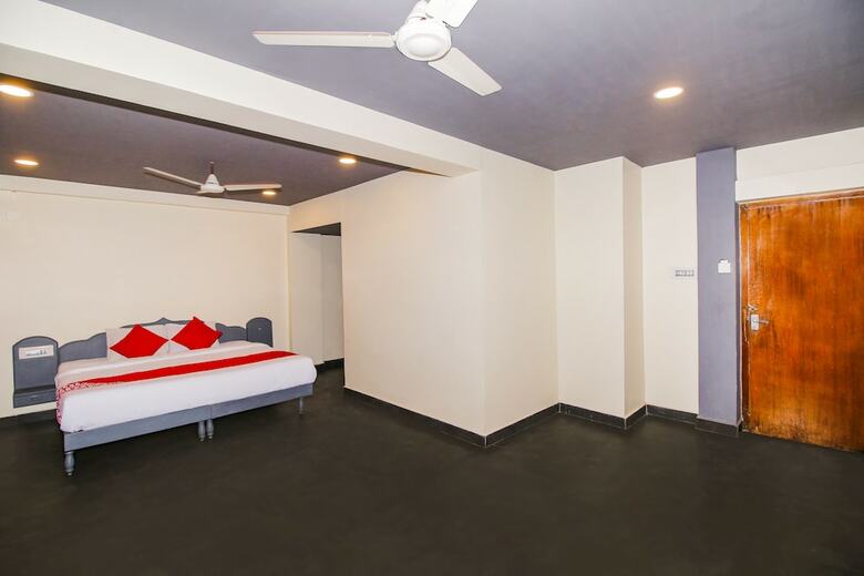 Oyo 33399 Hotel Alwin