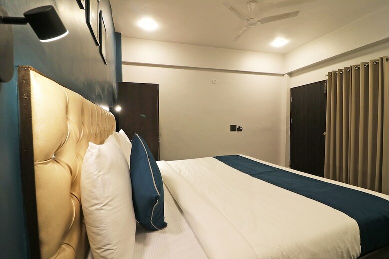 Hotel Silverkey Executive Stays 36995 Udhyog Marg