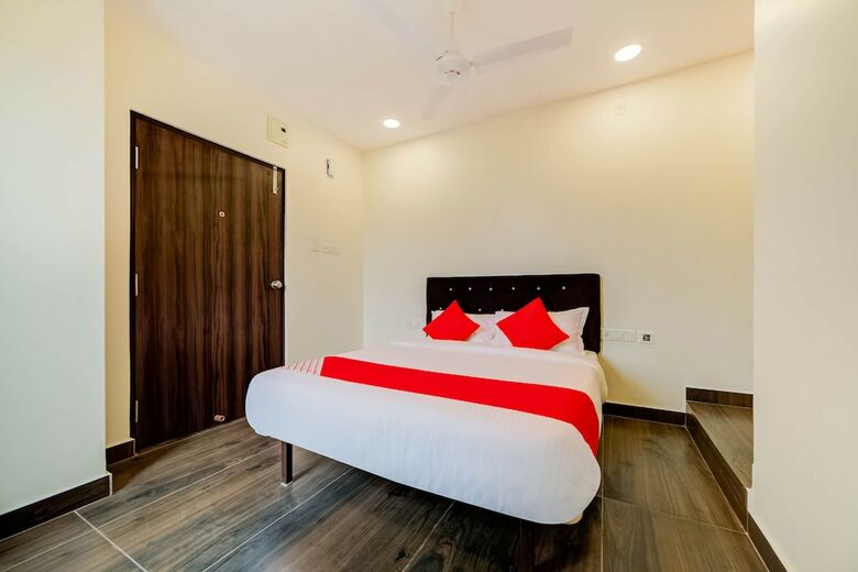 Oyo 27844 Seven A Luxury Hotel