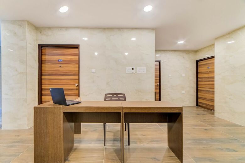 Oyo 27844 Seven A Luxury Hotel