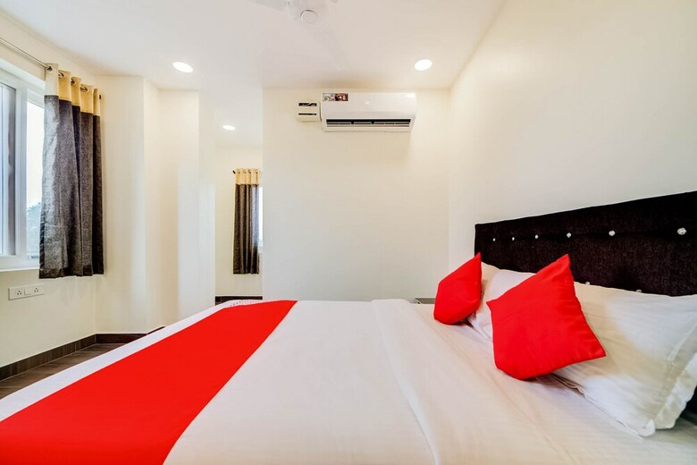 Oyo 27844 Seven A Luxury Hotel