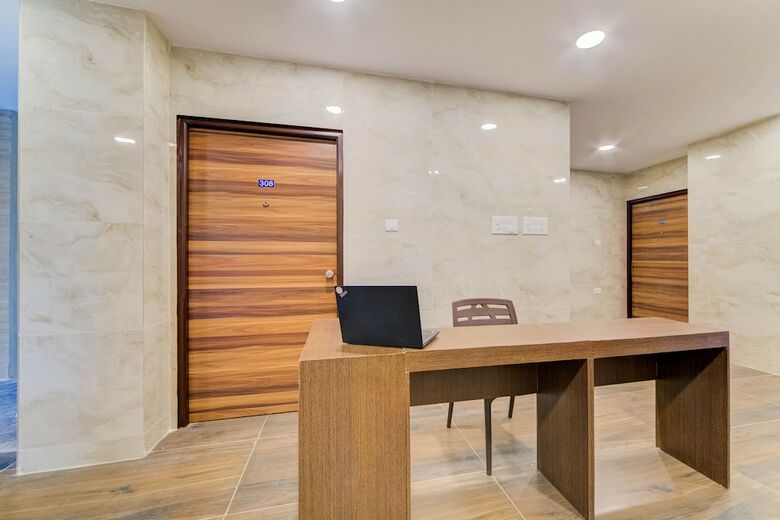 Oyo 27844 Seven A Luxury Hotel