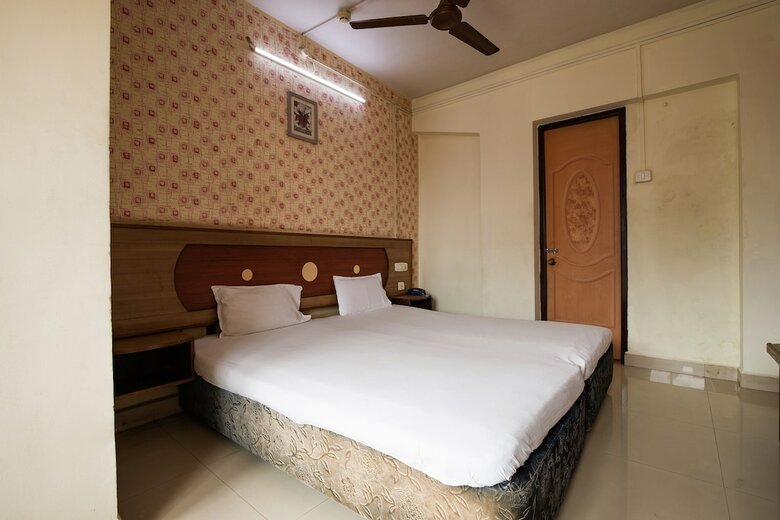 Spot On 6991 Hotel Poonam