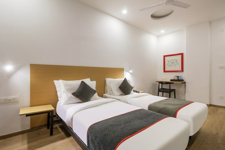 Hotel Oyo Townhouse 180 Sant Regency